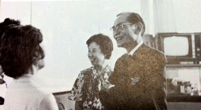 1971年頃、データテープの回収員と歓談