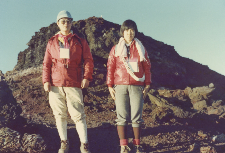 富士山頂で。長女のあづさと