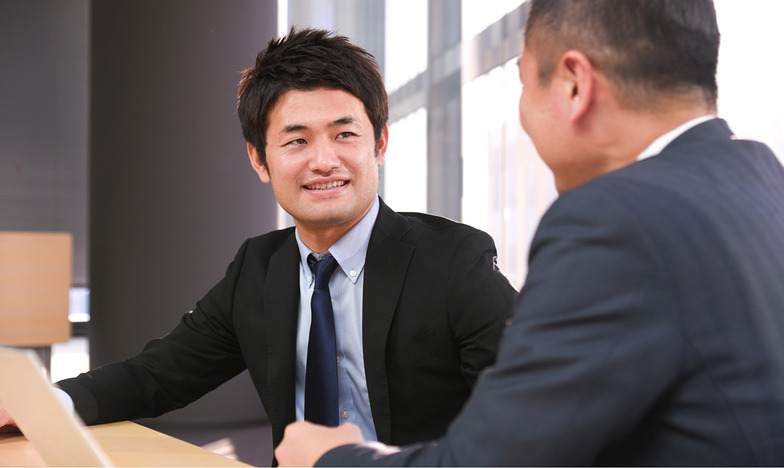 （左から）電通の村山亮太さん、Teads Japan代表の田中洋一さん