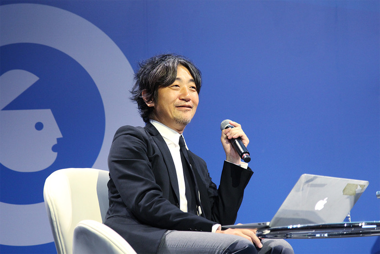モデレーターの嶋浩一郎さんも、本屋さんの平積み書籍のタイトルをひたすらメモして1ワードで総括する、という訓練をしていたと明かした。#世のトレンドは本屋さんが教えてくれる