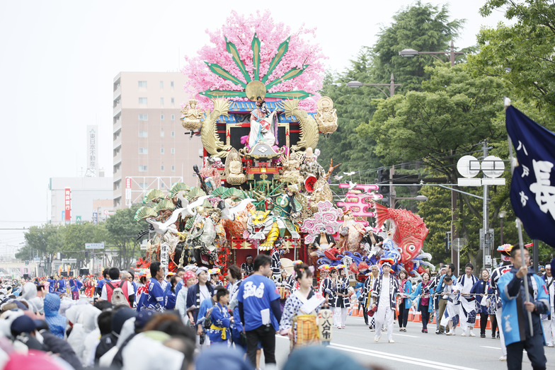 青森県被災地の復興の証しとして特別参加した「八戸三社大祭」