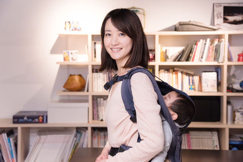 子連れで出勤の中井氏