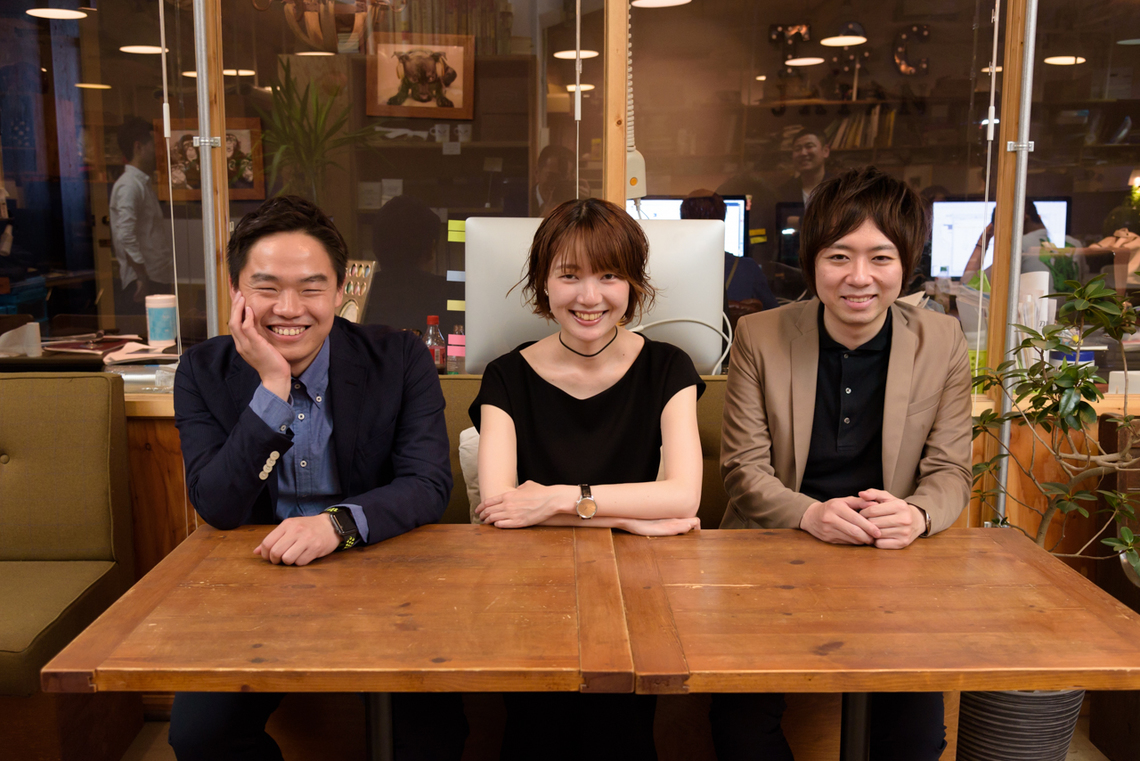 左から能勢哲司氏(電通)、塩谷舞氏、天野彬氏(電通)