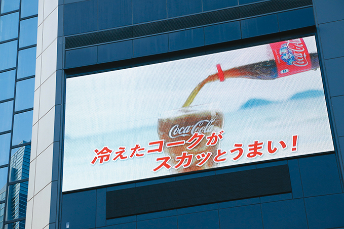 OOH展開「冷えたコークがスカッとうまい！」