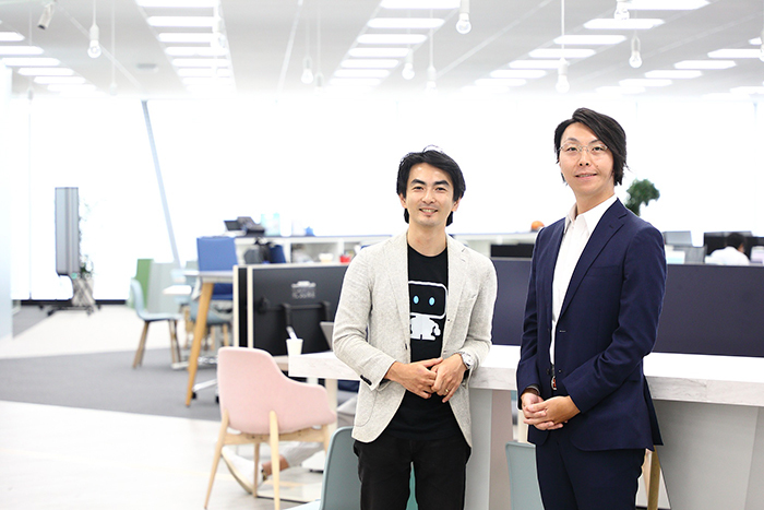 (左から)シバタアキラ氏(DataRobot)、有益伸一氏(電通デジタル)
