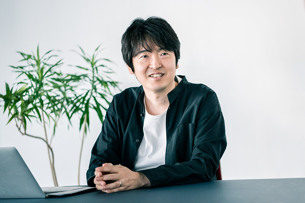 並河進(なみかわ すすむ):電通入社以来、コピーライター、クリエーティブディレクターとして、企業と社会を結ぶソーシャルプロジェクトやデジタルプロジェクトを数多く手がける。2021年1月、電通に新たに発足した「カスタマーエクスペリエンス・クリエーティブ・センター(CXCC)」のセンター長(MD)に。詩人でもあり、プログラマーでもある。著書は、「Social Design」(木楽舎)、「Communication Shift」(羽鳥書店)他多数。