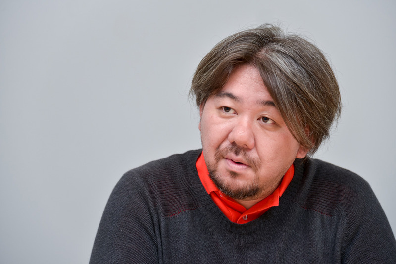 菅野薫氏